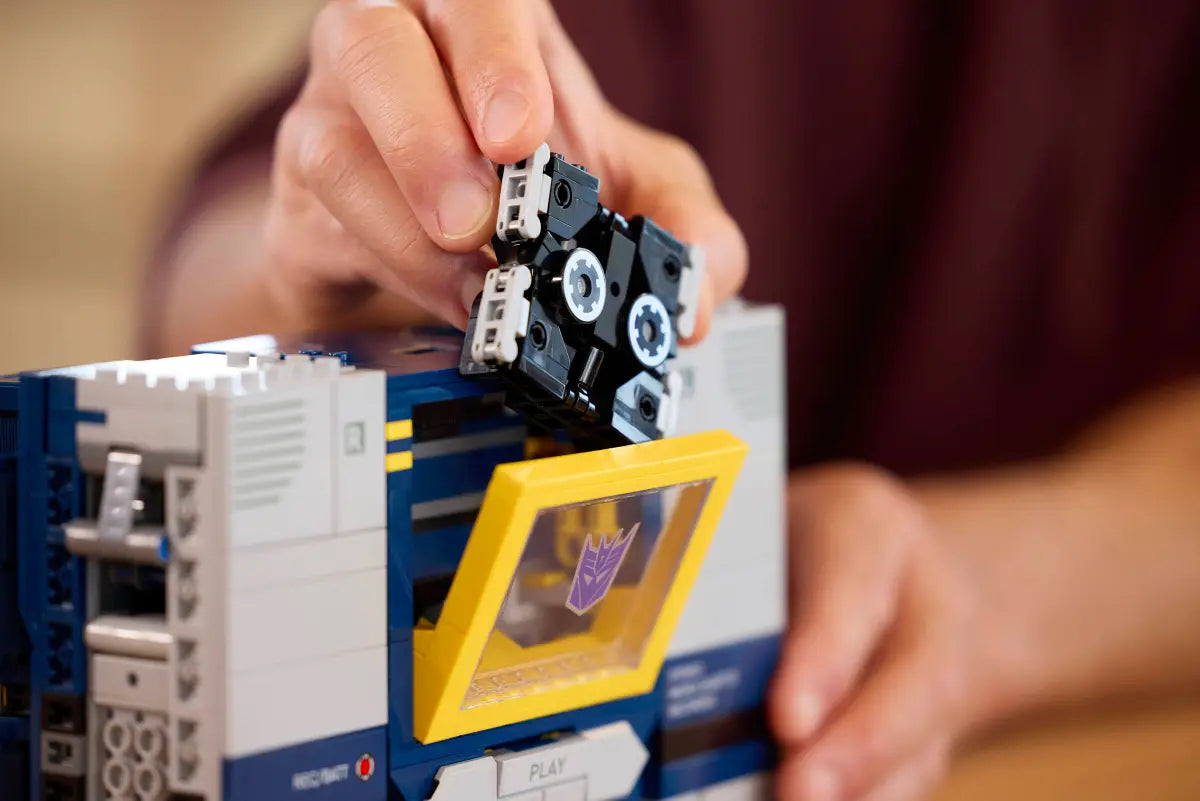 LEGO® Transformers: Soundwave – İkonik Dönüşüm Figürü