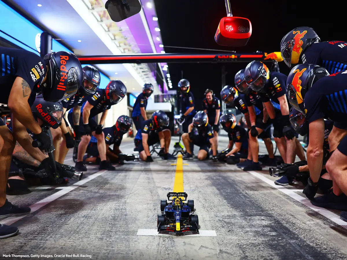 LEGO® Oracle Red Bull Racing RB20 – Formula 1 Tutkunları İçin Detaylı Yarış Aracı
