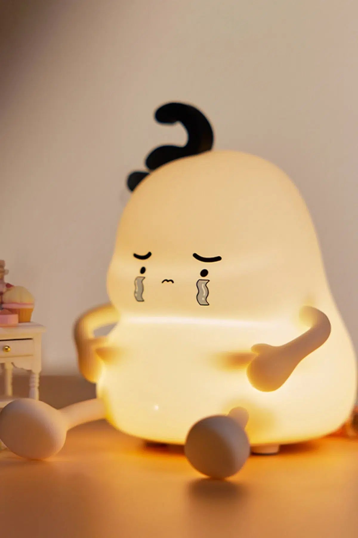 dekoratif gece lambası, üzgün çocuk gece lambası, silikon gece lambası, çocuk odası LED lamba, bebek odası aydınlatma, şarjlı gece lambası, taşınabilir LED lamba, ayarlanabilir parlaklık lamba, LED dekoratif ışık, hediye gece lambası