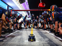 LEGO® Oracle Red Bull Racing RB20 – Formula 1 Tutkunları İçin Detaylı Yarış Aracı