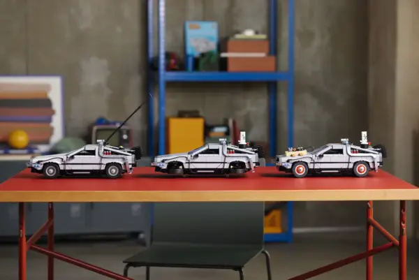 LEGO® Back to the Future Time Machine (10300) – DeLorean Zaman Makinesi Modeli - Görsel 9