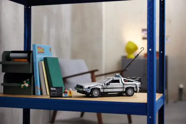 LEGO® Back to the Future Time Machine (10300) – DeLorean Zaman Makinesi Modeli - Görsel 10