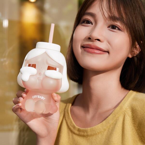 POP MART© CRYBABY I'll Give You All My Love Straw Cup Pipetli Bardak - Görsel 4