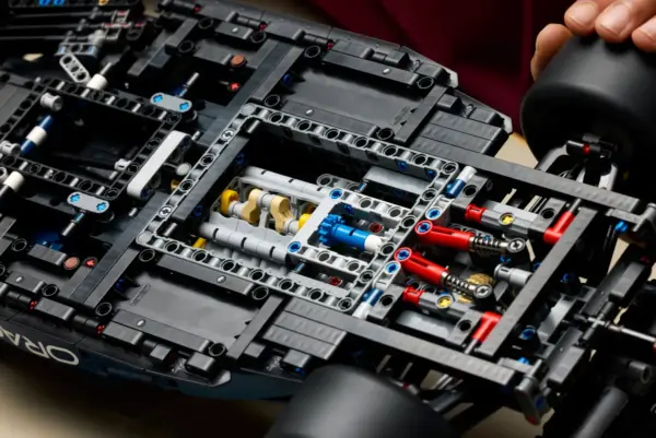 LEGO® Oracle Red Bull Racing RB20 – Formula 1 Tutkunları İçin Detaylı Yarış Aracı - Görsel 7