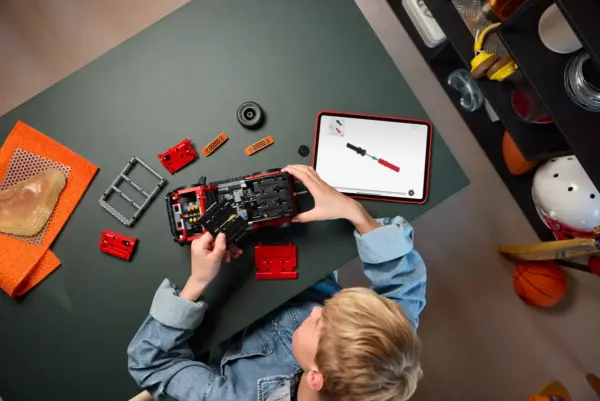 LEGO® Ford Bronco Raptor – SUV Tutkunlarına Özel Off-Road Canavarı - Görsel 10