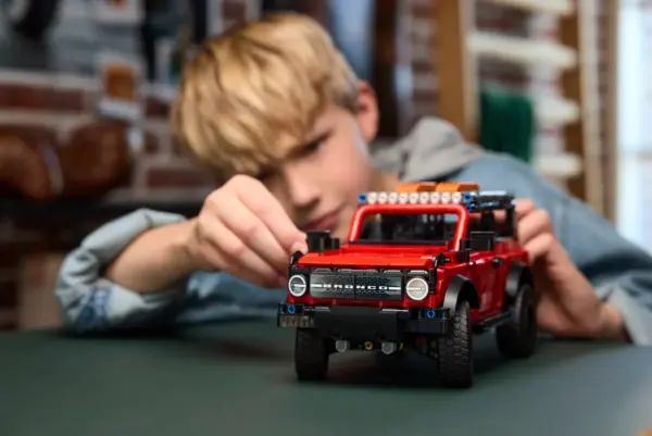 LEGO® Ford Bronco Raptor – SUV Tutkunlarına Özel Off-Road Canavarı - Görsel 8