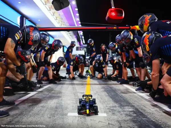 LEGO® Oracle Red Bull Racing RB20 – Formula 1 Tutkunları İçin Detaylı Yarış Aracı - Görsel 11